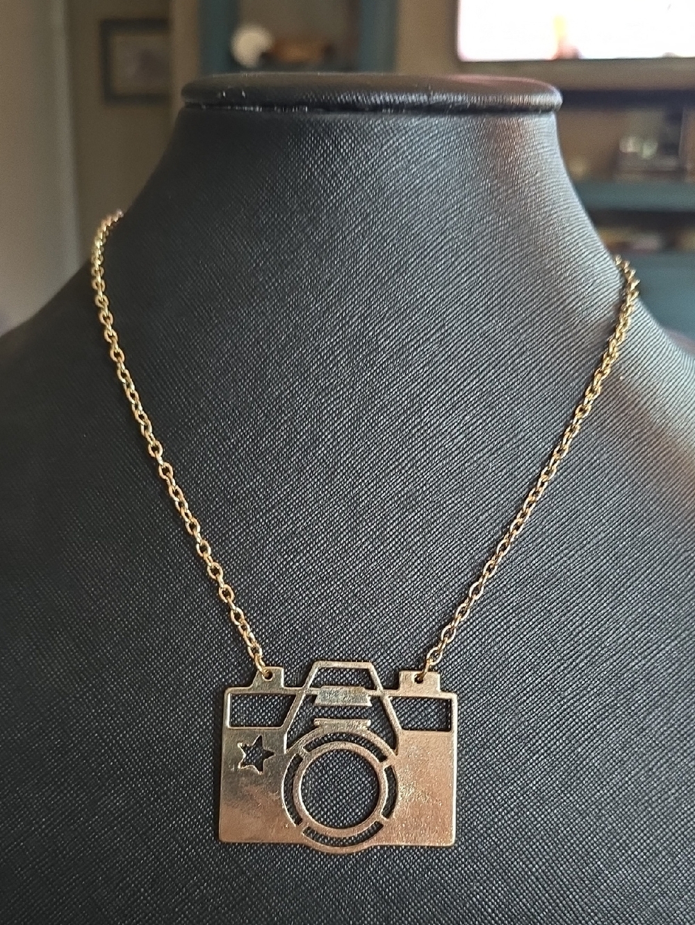 Gold Camera Pendant Necklace - Fashion Camera Jewelry